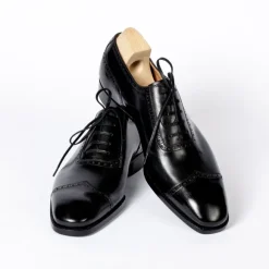 Black "V-Cap" Oxfors Made Of Hand-Colored Calfskin